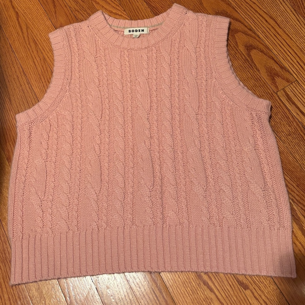 Boden - Relaxed Cable Sweater Vest Pink Frosting - L